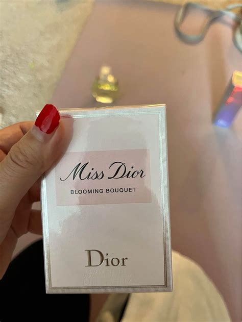 Miss Dior facebook